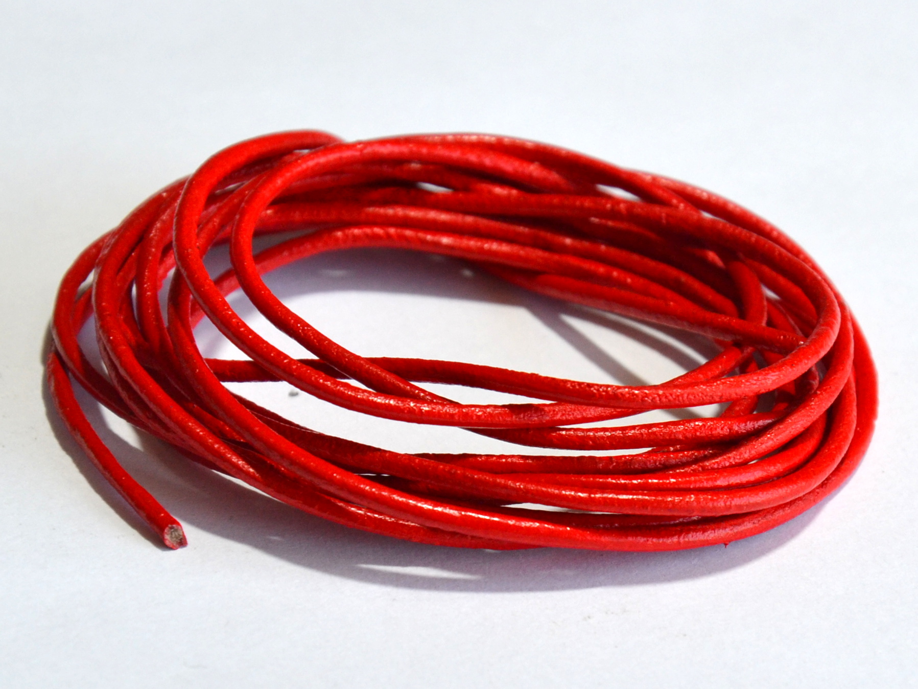 Kulatá kůže, pr. 3 mm, červená, 2 m