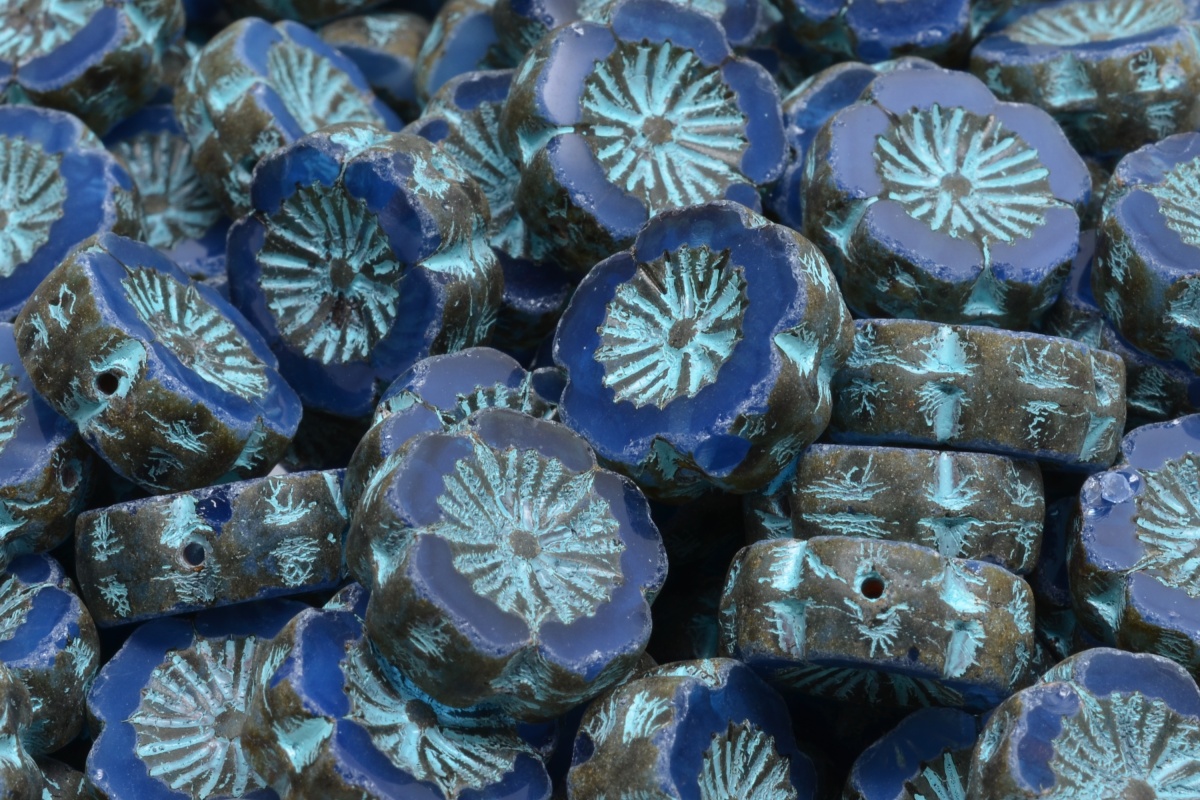 Kytka ploškovaná, 14 x 14 mm, modrá průhledná, travertin, modrý zátěr, 4 ks