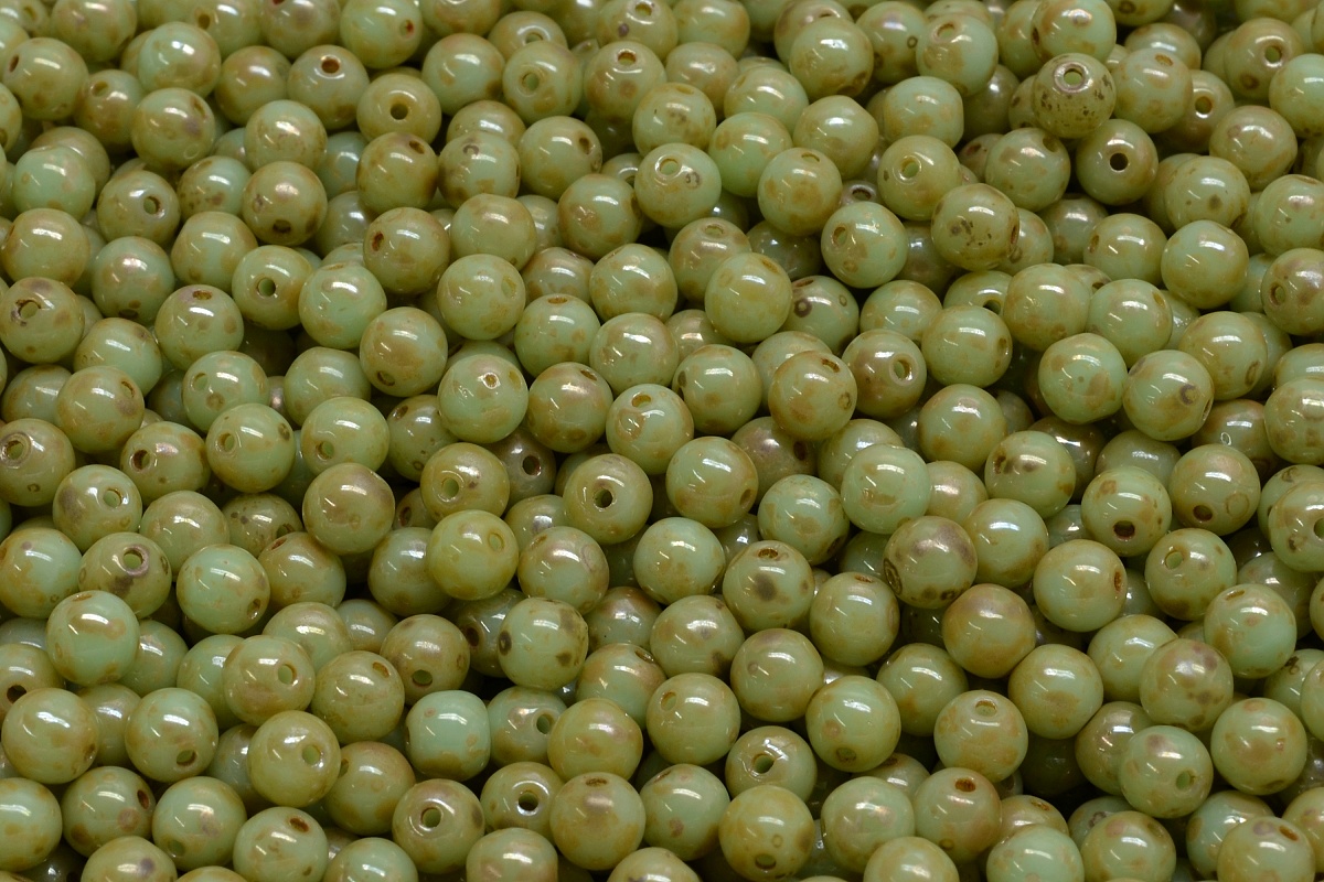 Mačkané kuličky, 4 mm, sv. zelená, hnědý postřik, 50 ks