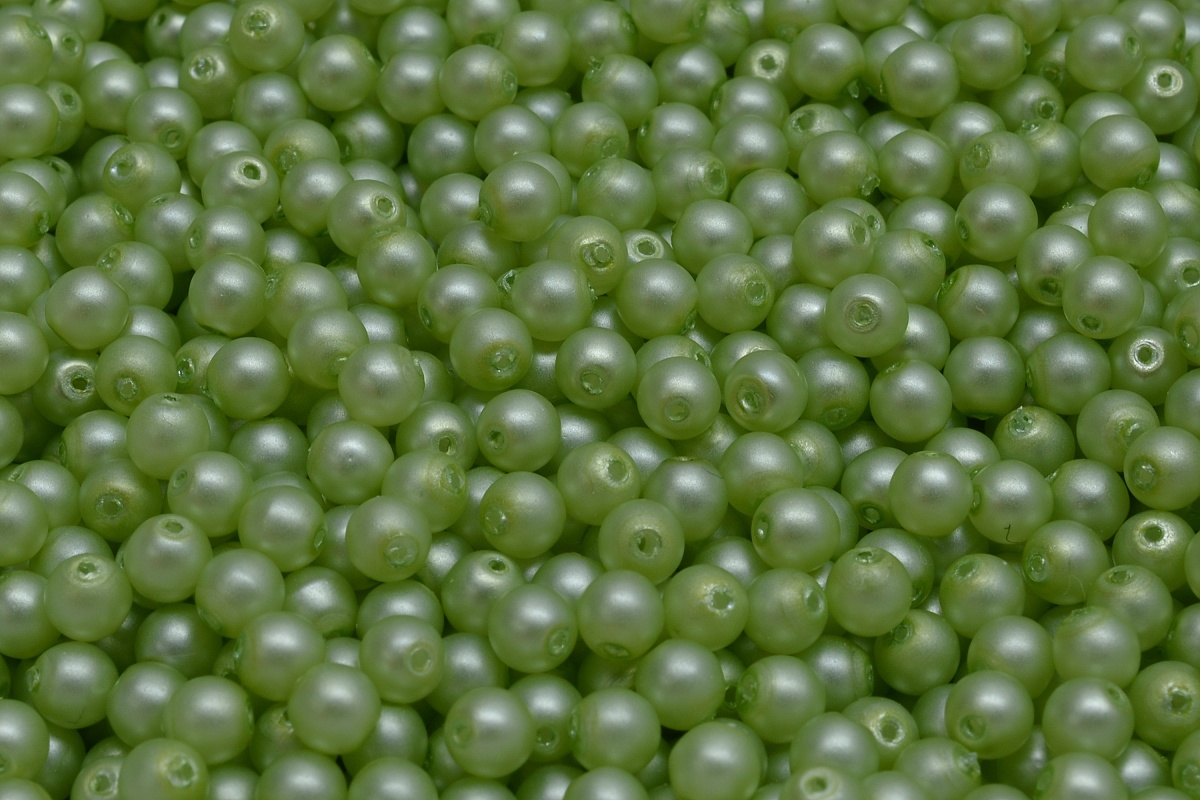 Mačkané kuličky, 4 mm, sv. zelená, vosk, 50 ks