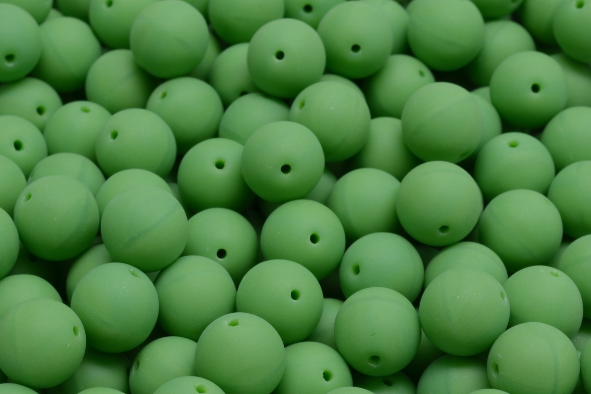 Mačkané kuličky, 8 mm, zelená, mat, 15 ks