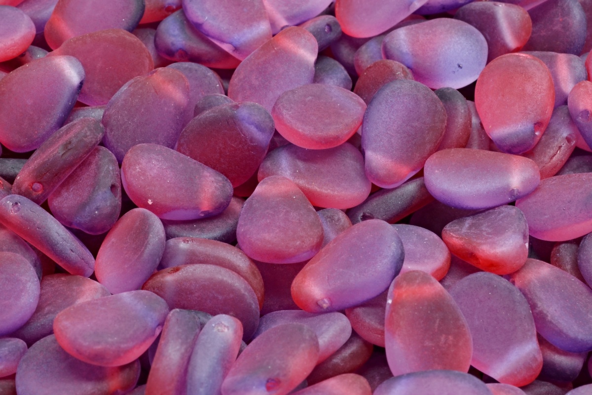 Okvětní lístky - Anemone petal leaf beads, růžovofialová, mat, 8 x 11 mm, 10 ks