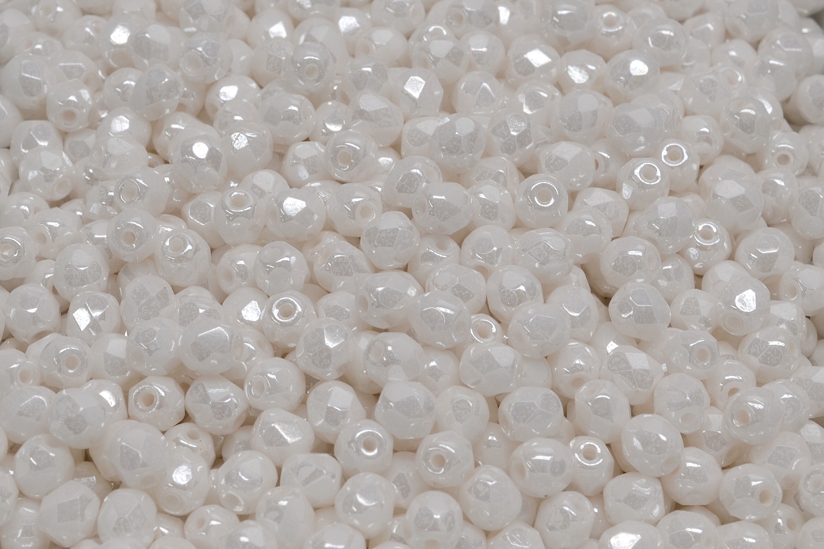 Broušené korálky, bílé, lesk, 4 mm, 50 ks