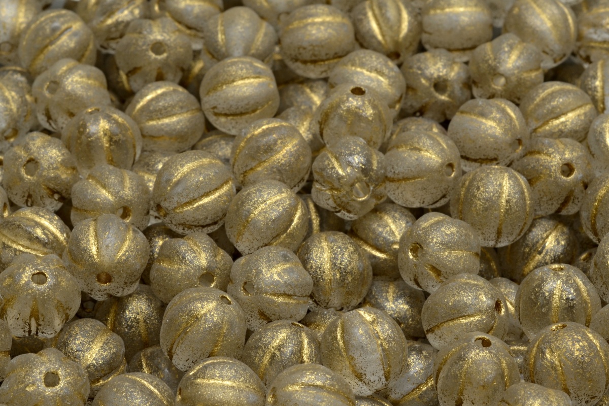 Melouny, 8 mm, čirá, zlatý postřik, mat, 10 ks