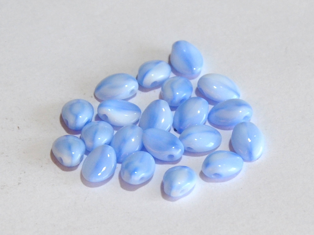 Okvětní lístky - Tulip petal beads, 4 x 6 mm, modro-bílá, 20 ks