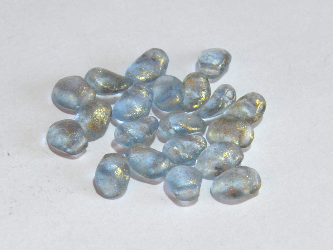 Okvětní lístky - Tulip petal beads, 4 x 6 mm, sv. modrá, zlatý pokov, 20 ks