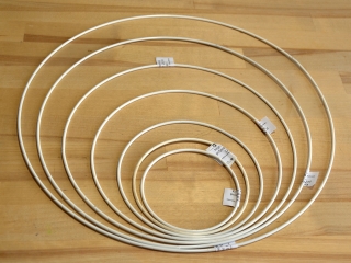 Kovový kruh - lapač, bílý, pr. 12 cm, 1 ks