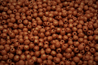 Broušené korálky, měděné, vosk, 4 mm, 40 ks