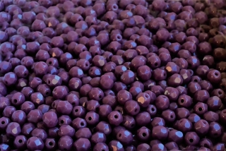 Broušené korálky, fialové, lesk, 4 mm, 40 ks