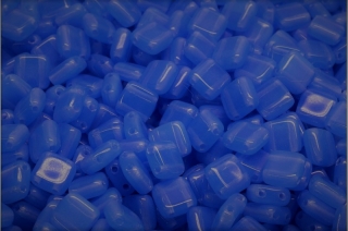 Dvoudírkové čtverečky, modré, mléčné, 6 x 6 mm, 30 ks
