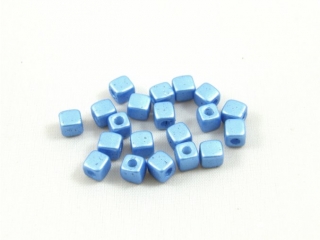 CUBIX - kostičky, 6 x 6 mm, sv. modrá, vosk, 40 ks