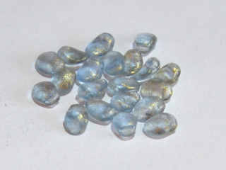 Okvětní lístky - Tulip petal beads, 4 x 6 mm, sv. modrá, zlatý pokov, 20 ks
